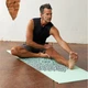 Килимок для йоги GAIAM PREMIUM Yoga Mat 5мм 170х60см - Mandala Sundial Lilac - зображення 6