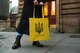Сумка шопер жіноча однотонна з патріотичним принтом "Сила України в її народі" 38х42 см жовтого кольору - зображення 3