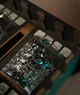 Камні для віскі Royal Stones дерев'яний набір Шахи + 2 келихи Bohemia Diamond 230 мл 12 шт каменів + мішечок + 2 підставки + щипці - зображення 7