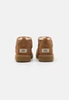 Женские угги UGG Classic Ultra Mini Chestnut Коричневый 40 1116109 - изображение 4