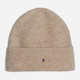 Czapka beany damska Tommy Hilfiger AW0AW16633 One Size Beżowa (8720637873168) - obraz 1