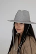 Шляпа федора из шерсти с цепью и замшевым шнурком D.Hats Светло серый - изображение 6