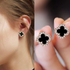 Елегантні сережки в стилі Van Cleef у формі чотирилистника з чорним акцентом і кристалами Bijoux-e - изображение 3