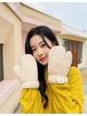 Зимние теплые плюшевые стильные перчатки One Size для женщин и девушек, перчатки детские утепленные со шнурком на зиму Бежевый - изображение 7