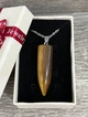 Кулон с натуральным камнем Тигровый глаз коричневый в форме пули на цепочке ювелирная сталь упакован в коробочку (15829) - изображение 7
