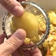 Кругла яйцерізка/салаторізка 8.5 см Велика металева - зображення 4