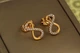 Серьги гвоздики Xuping Jewelry восьмерки 1,2 см золотистые - изображение 1
