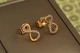 Серьги гвоздики Xuping Jewelry восьмерки 1,2 см золотистые - изображение 3