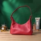 Яркая сумка багет с регулируемым ремнем из гладкой натуральной кожи Shvigel Bag 22832 Красная - изображение 10