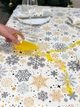 Водоотталкивающая Скатерть новогодняя с принтом Вьюга 120х100 см (+ 2 салфетки 30х40) Бежевый - изображение 5