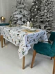 Скатерть водоотталкивающая с помпонами Delux Textil Снеговики и кормушки 210 х 140 см (367992) - изображение 2