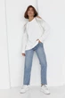 Жіноча кофта oversize з вирізами на плечах - молочний колір, ONE SIZE - изображение 3