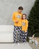 Женская пижама c брюками в снежинки Рождественское настроение Nicoletta Family look мама дочка 96824в S желтый - изображение 4