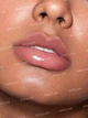 Зволожуюча олія для губ SHEGLAM Jelly Wow Hydrating Lip Oil Mali-blue Berry 6 г (6957317600956) - зображення 2