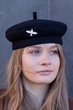 Берет женский из кашемира с птицей D.Hats черного цвета - изображение 2