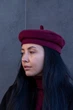 Берет женский из кашемира D.Hats бордового цвета - изображение 4