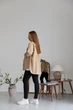 Женская рубашка для беременных стиля oversize из микровельвета Varna размер 2XL-3XL Lullababe бежевая - изображение 3