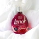 Спрей для удаления неприятных запахов и выравнивания формы одежды Lenor Divine 2in1 Crease Releaser Faltenglatt & Textilerfrischer 500 мл - изображение 1