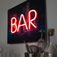 Dekoracyjny neon LED Fizz Creations Bar 42 x 29 cm (5060949249040) - obraz 2