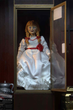 Figurka Neca The Conjuring Universe Annabelle z akcesoriami 20 cm (634482148938) - obraz 3