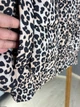 Куртка женская Lady Yep 9006 короткая с капюшоном леопардовый принт на резинке демисезонная 42 бежевая - изображение 8