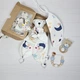 Набір для малюка: ведмедик, гризунець, слинявчик a.l.babybox Зірочки та місяць кольорові - зображення 1