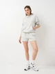 Спортивные шорты женские New Balance Small Logo WS41500AHH M Молочные (197375375366) - изображение 3
