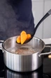Ложка для сервировки KitchenAid Coreline с прорезями 33.8 см серый (KAS004OHCGG) - изображение 5