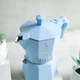 Гейзерная кофеварка Bialetti Moka Express Exclusive на 6 чашек (270 мл) голубая - изображение 2