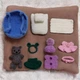 М'яка плюшева іграшка handmade Котик 10,5 см з 3-ма комплектами одягу, люлькою, матрацем, подушкою і ковдрою амігурумі в'язаний гачком - зображення 1