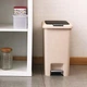 Відро для сміття з кришкою та педаллю MVM BIN-01 30L BEIGE - зображення 3