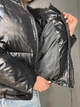 Куртка жіноча Lady Yep 9073 глянцева пуффер з кишенями без капюшона коротка 46 чорна - зображення 8