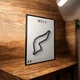 Металлическая Рамка 30x21см с 3D Трассой IMOLA Circuit (Autodromo Enzo e Dino Ferrari) / Imola, Emilia-Romagna, Italy / Имола (Автодром Энцо и Дино Феррари) в Масштабе 1:40 000 Black Matte / Рамка-Подставка 2в1 на Стену или Полку - изображение 3