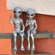 Фигурки инопланетян RESTEQ 2 шт по 15 см — декоративные статуэтки в стиле Sci-fi для интерьера дома, офиса или - изображение 3