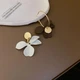 Сережки "Lightweight Flowers", золото - зображення 3