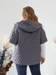 Жилетка женская утепленная стеганая с капюшоном из плащевки лаке на синтепоне 150 г/м² G&M k-116066 52-54 Размер цвет сірий - изображение 2
