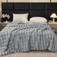Плед-покрывало Кролик L&M Home Textiles Светло-серый евро 200х240 - изображение 1