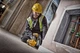 Аккумуляторный гвоздезабивной пистолет DeWALT DCN662N под гвозди 32-64 мм - изображение 8