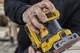 Аккумуляторная вибрационная шлифмашина DeWALT DCW200NT - изображение 10
