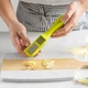 Многофункциональный пресс измельчитель для чеснока чесночница с функцией нарезки чеснока дольками (2 в 1) - изображение 3
