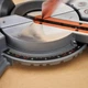 Пила торцювальна мережева Black&Decker BES702 - зображення 6