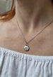 Серебряная подвеска круглый Медальон Следы с белыми камнями Серебро 925 Родированное 3234 - изображение 1