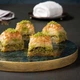 Подарочный набор пахлавы с лукумом и орехами Karakoy Gulluoglu 805 г, в праздничной жестяной коробке - изображение 8