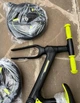 Беговел Maraton M15 крыло на заднем колесе надувные колеса 12" черный с желтым - изображение 4