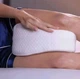 Підтримуюча ортопедична подушка для ніг CONTOUR LEG PILLOW 25х23х15,5 см з ефектом пам'яті, білий колір - зображення 3
