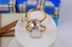 Кольцо Xuping Jewelry тонкое с белым фианитом 11 мм на шесть креплений р 17 золотистое - изображение 2