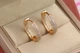 Серьги Xuping Jewelry колечки с тремя дорожками из камней внутри 1.8 см 5 мм золотистые - изображение 1