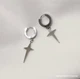 Серьга унисекс однотонная в стиле хип-хоп с подвеской длинной объемной звезды ~5 см Серебристая - изображение 6