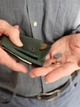 Зажим для денег Turtle Comfort с тиснением Герб УНР "острый" с монетницей из натуральной кожи Crazy Horse Зеленый - изображение 7