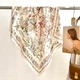 Мягкий женский платок Fasion Scarf с цветочным принтом 70х70см Молочно - красный - изображение 1